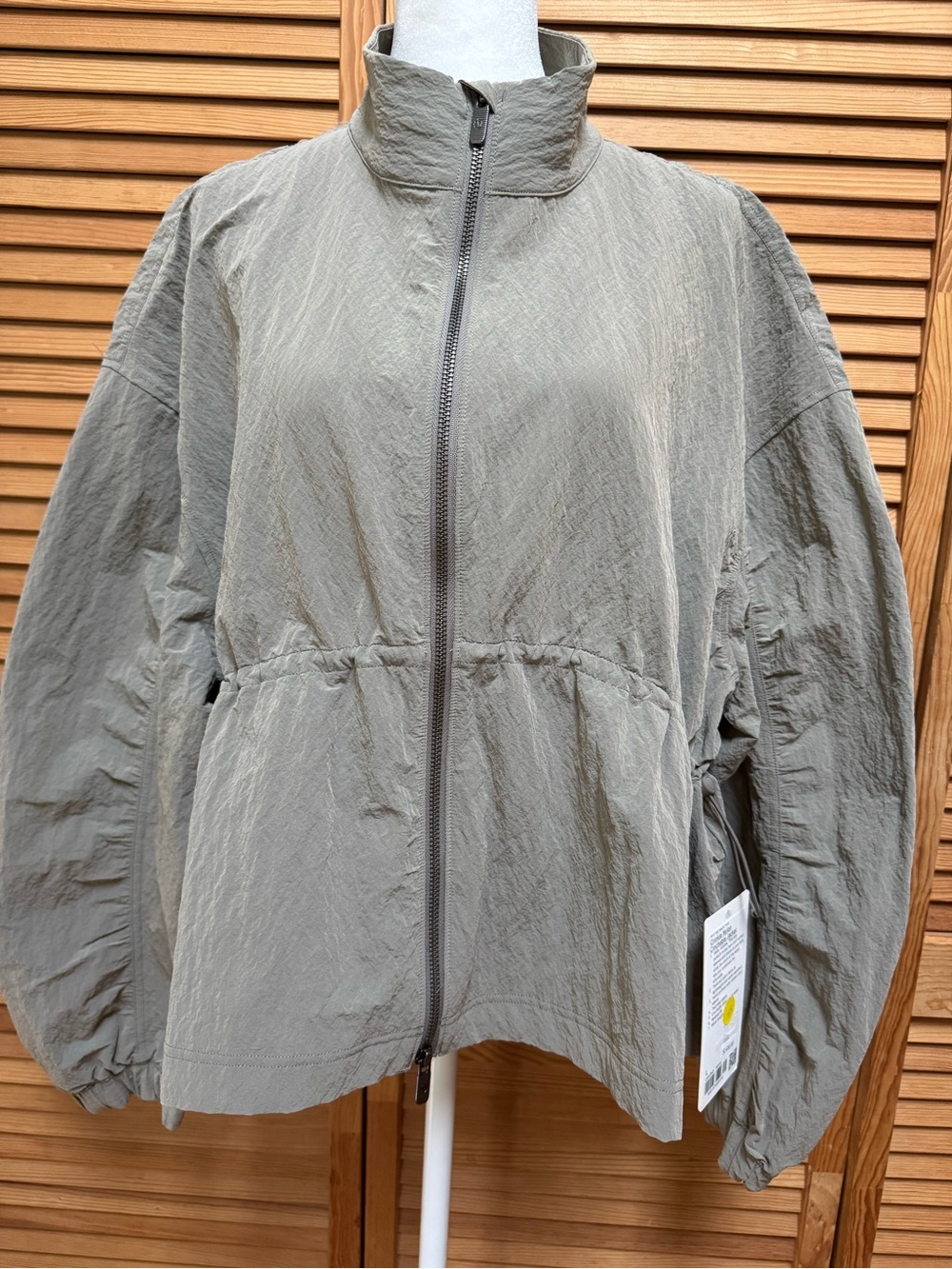 NWT Lululemon Crinkle Nylon Cinchable Jacket Warm Ash Grey Size L